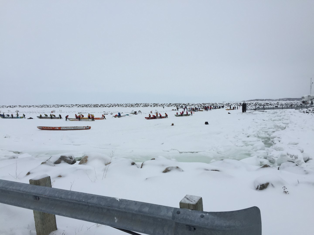 La Course de canot à glace fait feu de tout bois