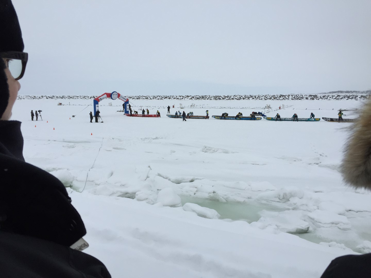 La Course de canot à glace fait feu de tout bois