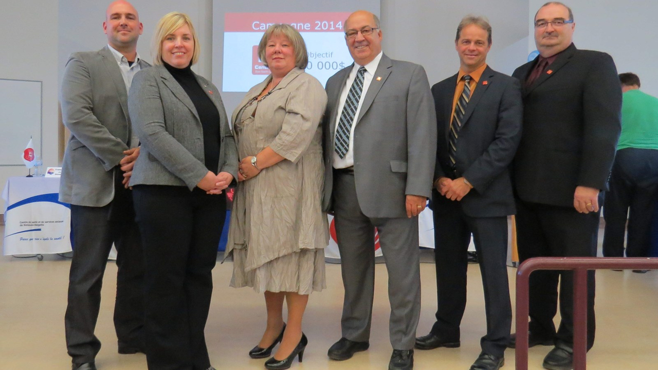 Les Présidents Centraide: (de gauche à droite) Marc Poirier pour la Matapédia, Julie Côté pour la Mitis, Lucie Lapointe pour la Matanie, Irvin Pelletier, président régional, Michel Brisson et Francis St-Pierre pour Rimouski-Neigette. 
