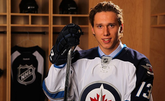 Le choix de 4e ronde des Jets de Winnipeg, Jan Kostalek, récolte lui aussi deux nominations pour son travail hors pair en défensive.