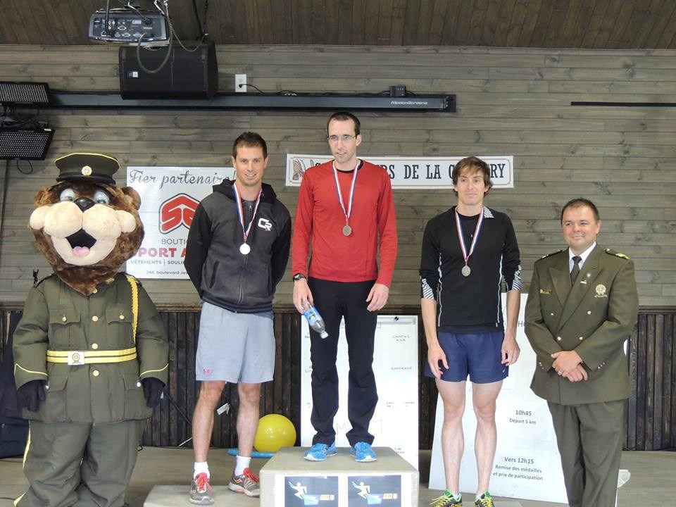Le podium de la course de 13,8 kilomètres, le tour du Lac St-Mathieu: En 1ère place, Denis Lévesque, en 2e place, Stéphane Héroux et en 3e place, Philippe Marchand.