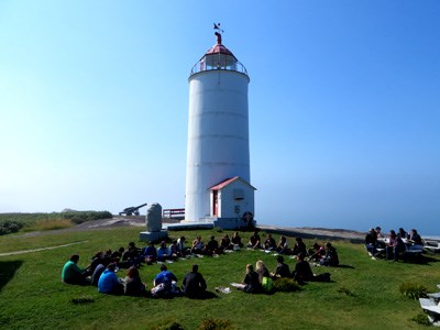 Une île qui rallie la salle de classe et le terrain 