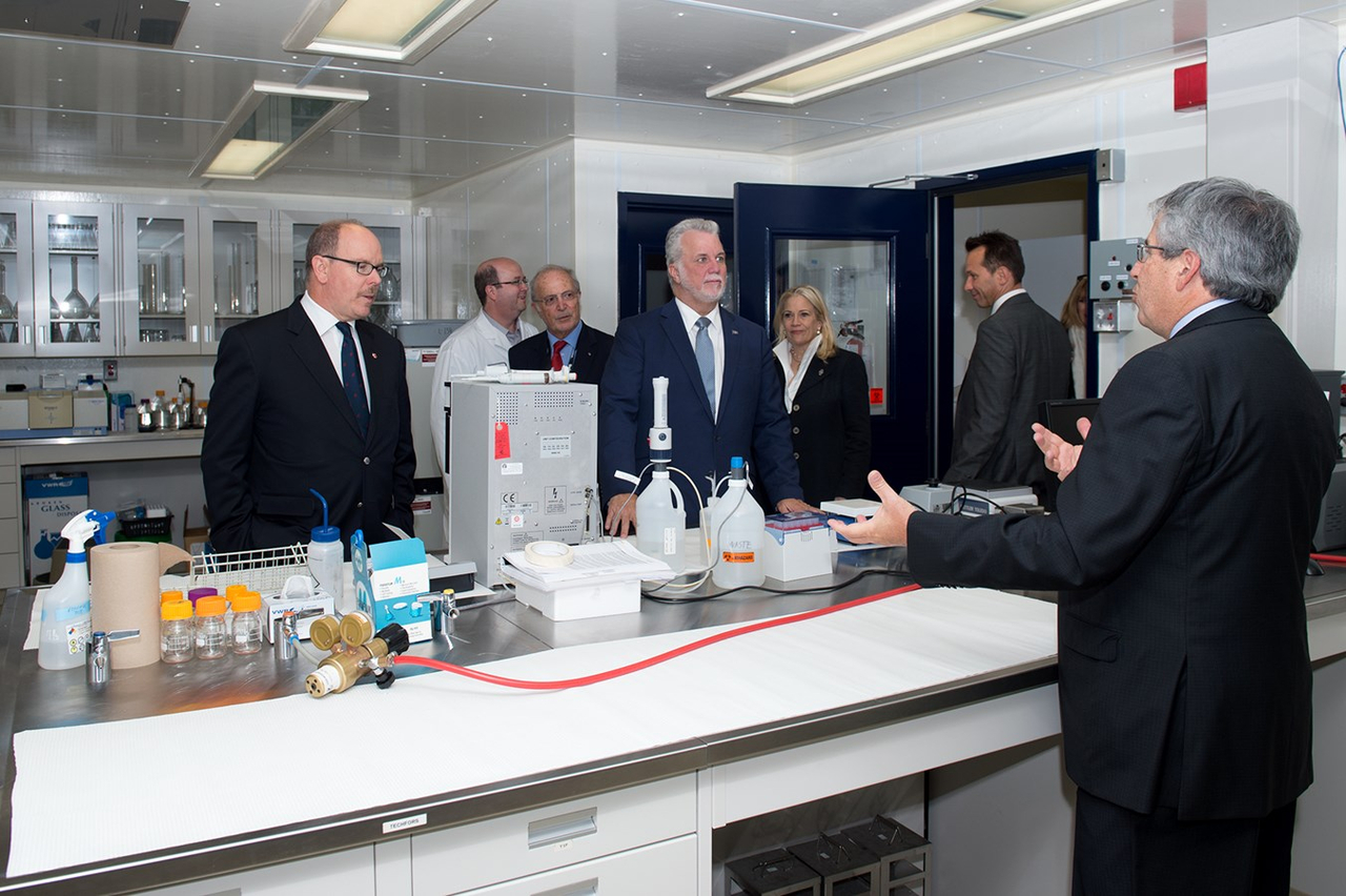 Visite du SAS le Prince Albert II de Monaco et le Premier Ministre du Québec Monsieur Philippe Couillard en visite au Centre de recherche sur les biotechnologies marines.