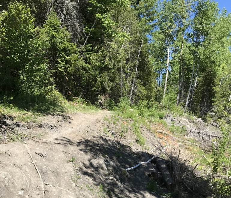 Pour rappel, une portion du sentier est fermée à la circulation depuis le printemps 2016 pour des raisons sécurité.