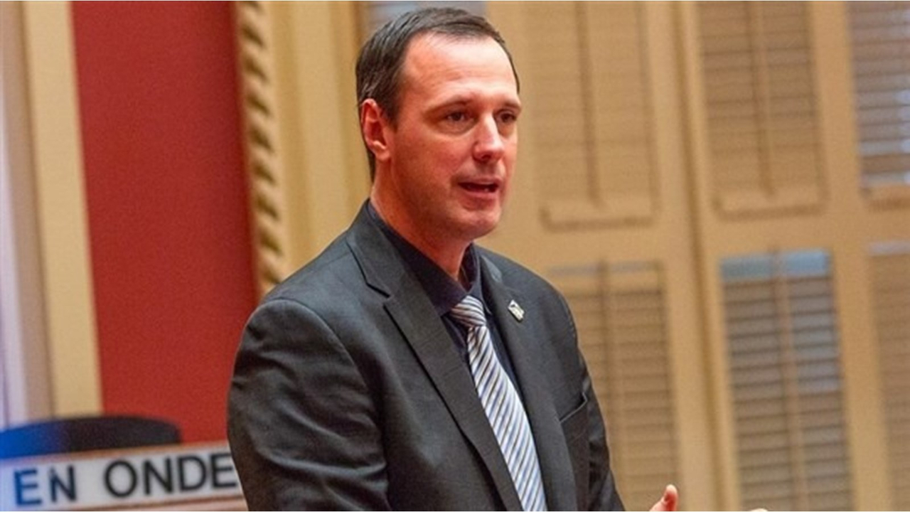 Le ministre de l'Éducation, Jean-François