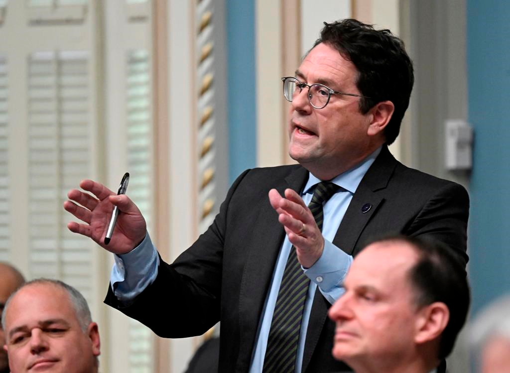 Bernard Drainville veut améliorer la maîtrise du français chez les élèves