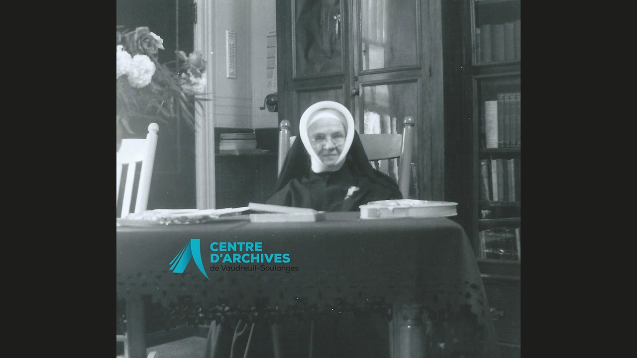 Sr Marie-Rollande au travail.
