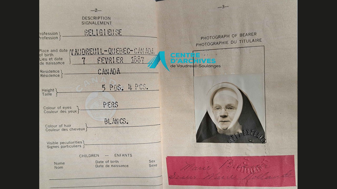 Pages du passeport de Sr Marie-Rollande utilisé lors de son voyage en Europe en 1950.