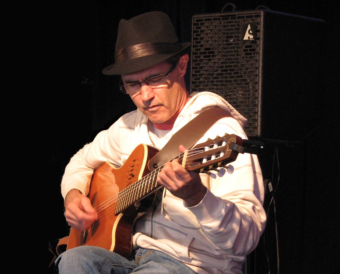 Michel Morissette a offert plusieurs prestations musicales dans la région, dans les dernières semaines.