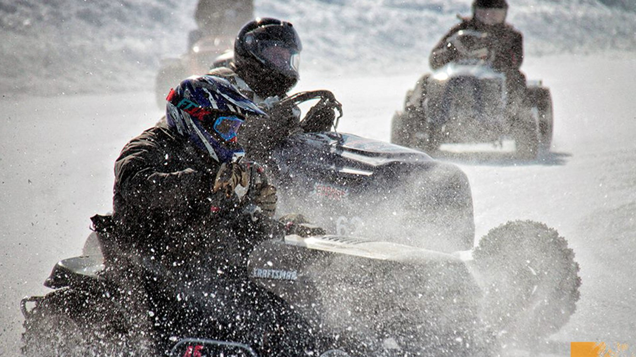 Beaucoup d’action au Grand prix des tracteurs à gazon sur glace de Saint-Zotique