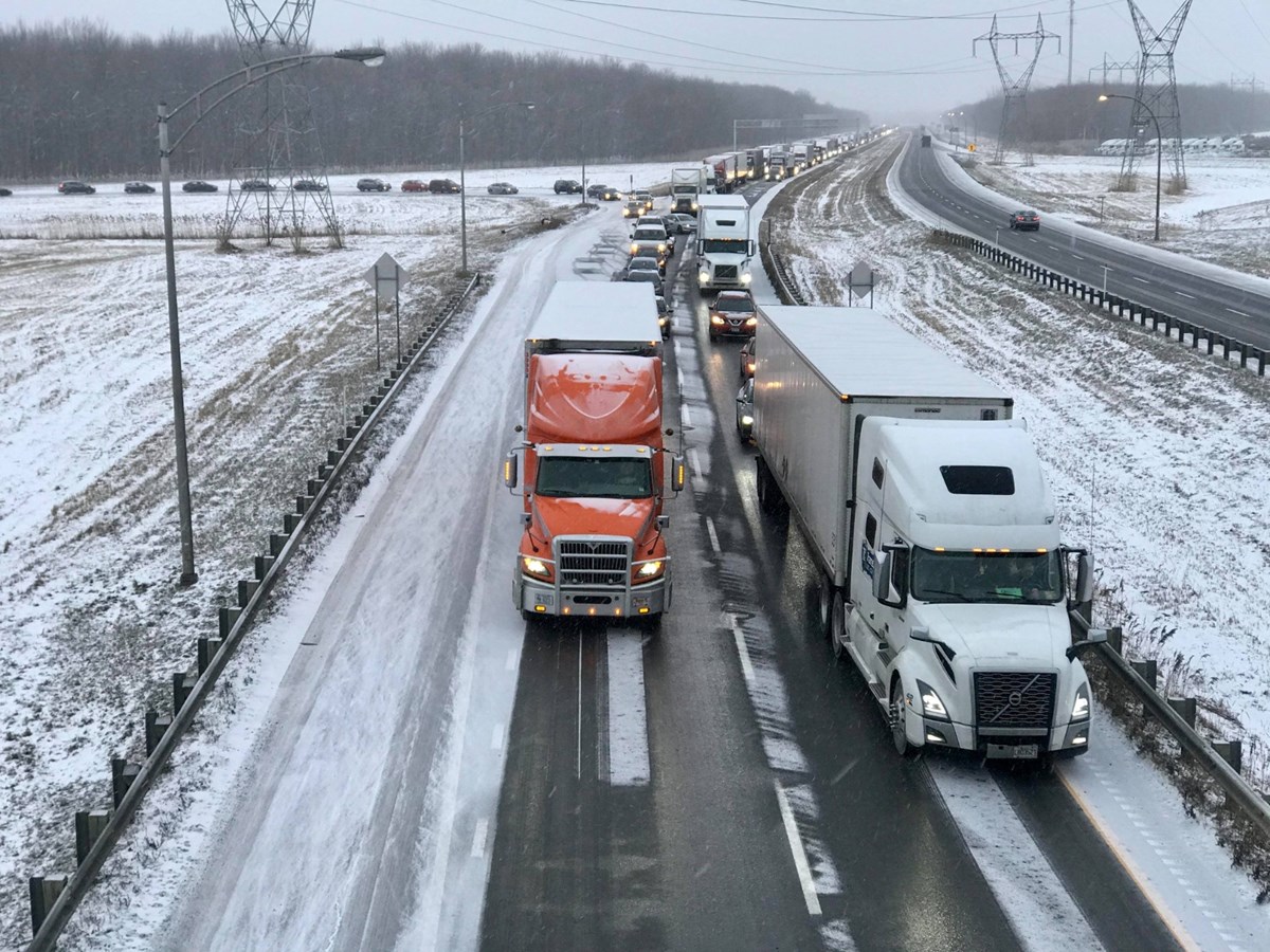 Sorties de route et carambolage sur l'autoroute 20 EST