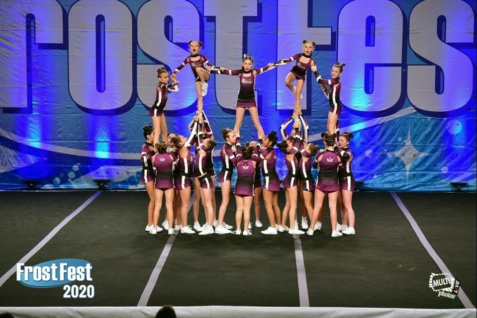 Les cheerleaders du G-Force en mettent plein la vue au Frostfest de Montréal