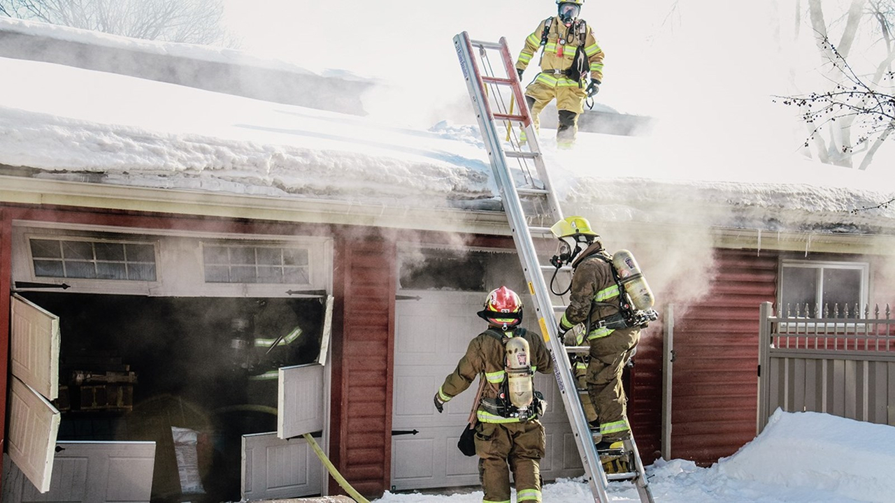 Une trentaine de pompiers de Rivière-Beaudette, Saint-Zotique, Saint-Polycarpe et Saint-Télesphore sont toujours sur place