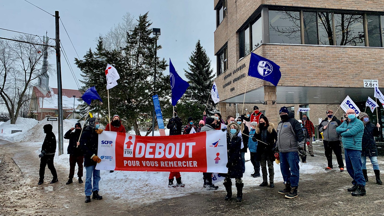Le cortège s'est arrêté au CHSLD Laurent-Bergevin à L'Île Perrot