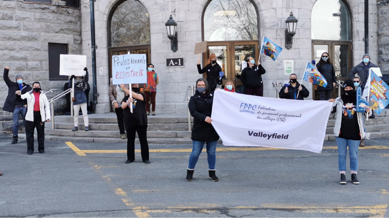 Une trentaine d'employés du Collège de Valleyfield sont en grève aujourd'hui