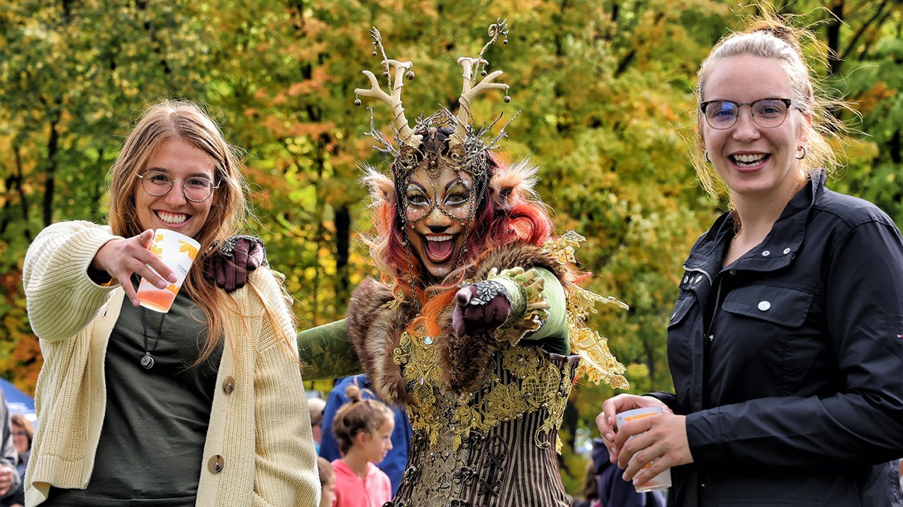 Les gens sont au rendez-vous au Festival des couleurs de Rigaud