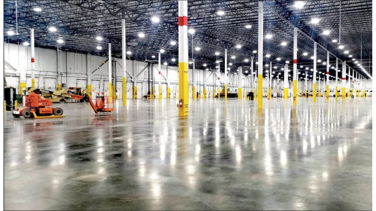 Amazon ouvre son plus grand centre de tri robotique à Coteau-du-Lac
