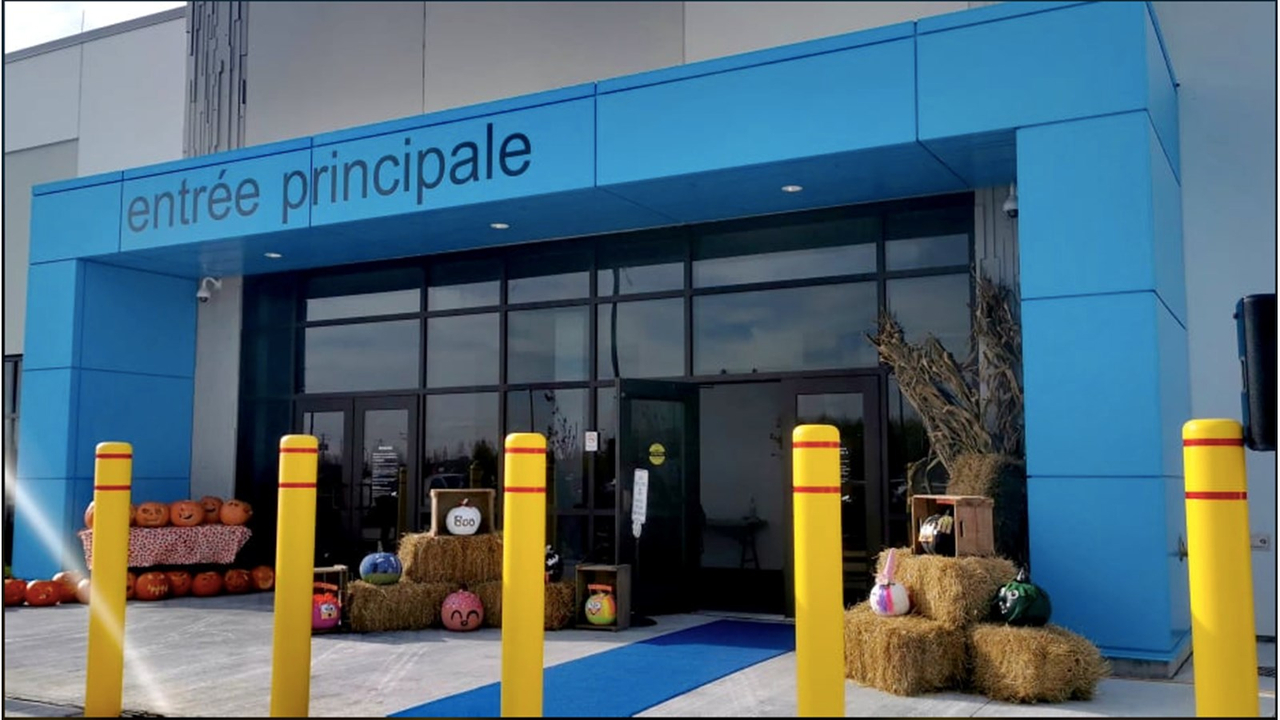 Amazon ouvre son plus grand centre de tri robotique à Coteau-du-Lac
