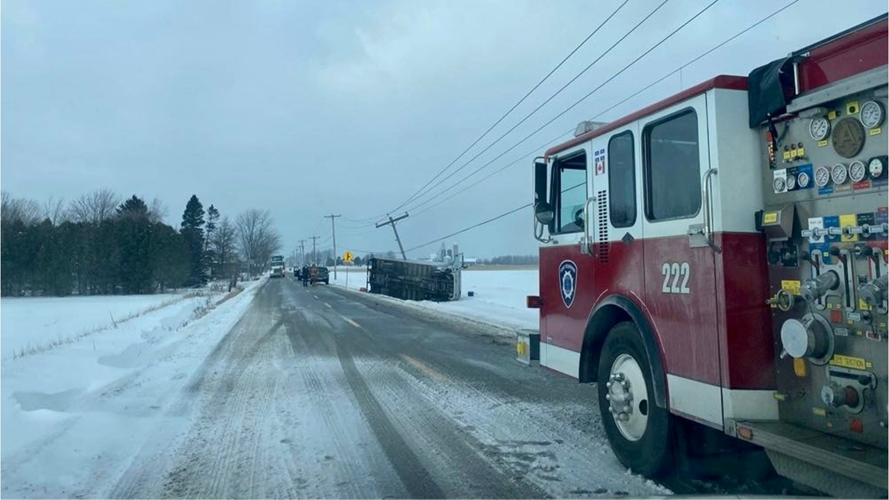 Un conducteur blessé légèrement dans une impressionnante sortie de route
