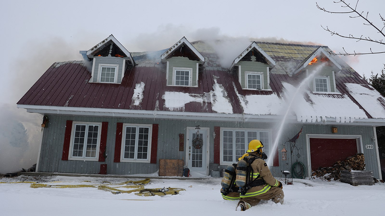 Un violent incendie ravage une résidence de Rigaud