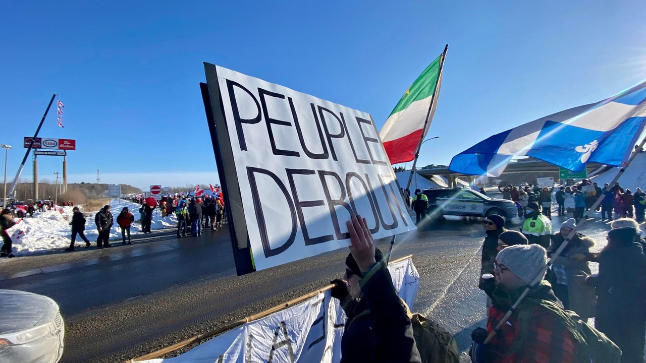 Convoi pour la liberté: plusieurs centaines de manifestants présents à Rigaud