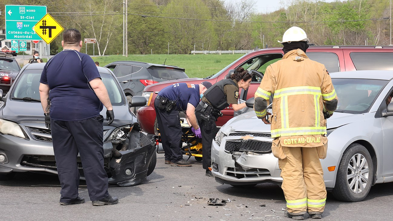 Une collision entre deux véhicules 
