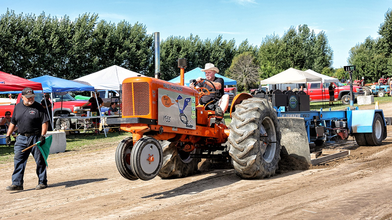 Robert Ethier de Joliette sur son Allis-Chalmers 1955 a pris part à la compétition tenue ce week-end