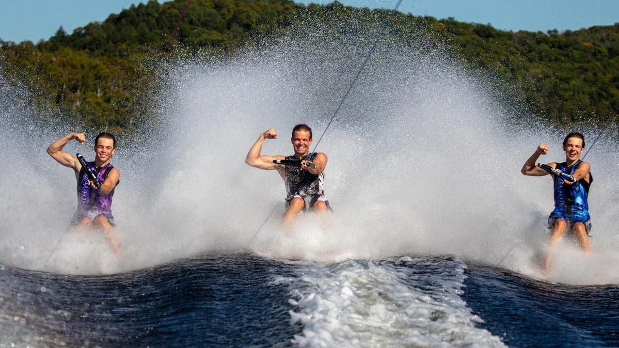 19 septembre 2022 : Une famille d'ici truste les podiums nationaux en Ski nautique pieds nus