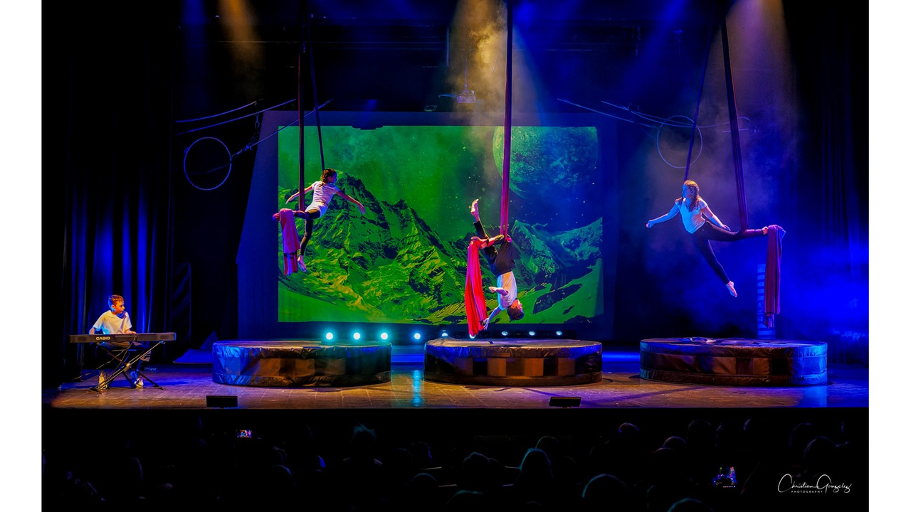 Un spectacle de cirque spatial pour les élèves de l'école Brind'Amour