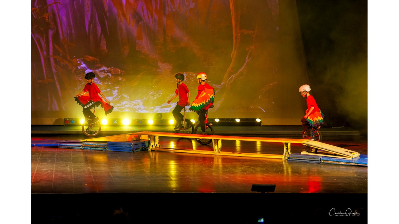 Un spectacle de cirque spatial pour les élèves de l'école Brind'Amour