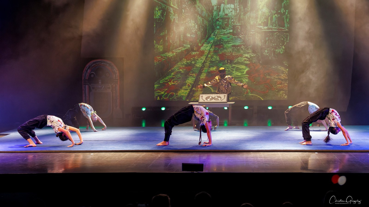 Retour en images sur le spectacle de cirque de l'école primaire Harwood