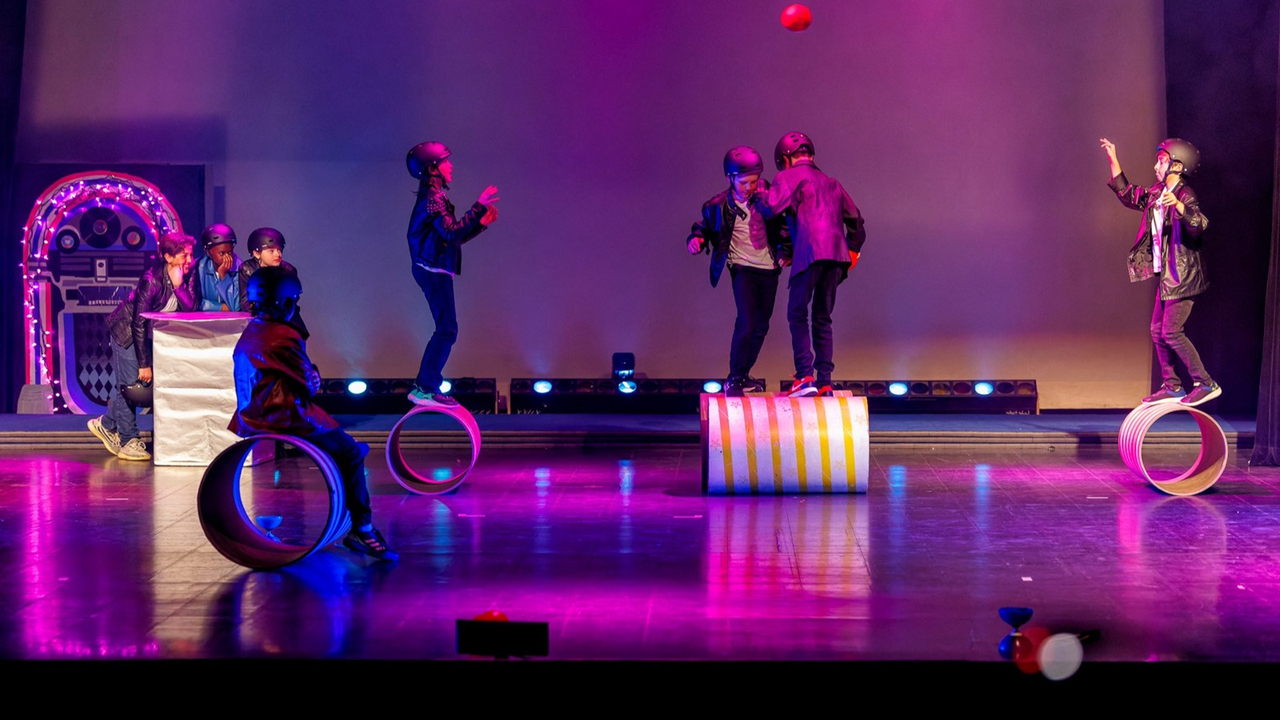 Retour en images sur le spectacle de cirque de l'école primaire Harwood