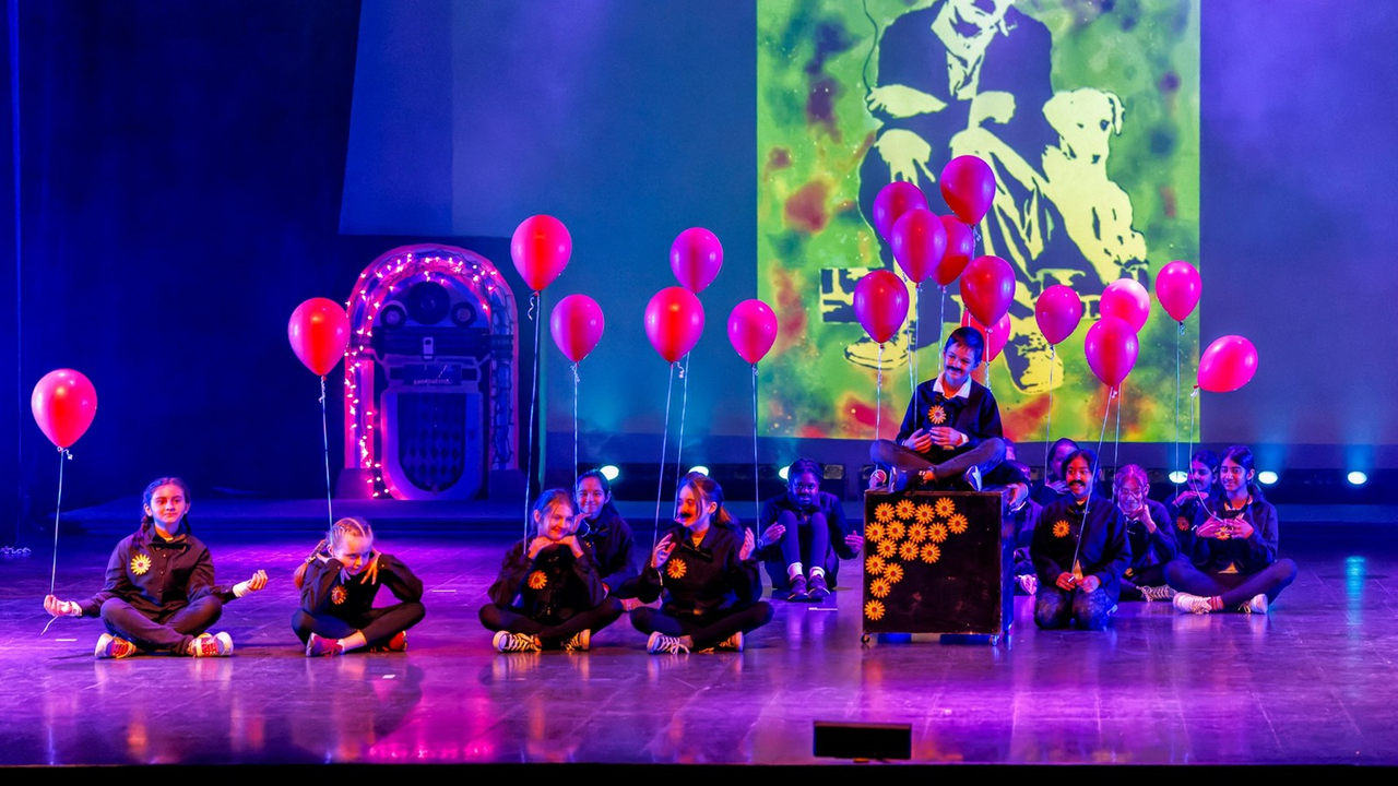 Retour en images sur le spectacle de cirque de l'école primaire Harwood