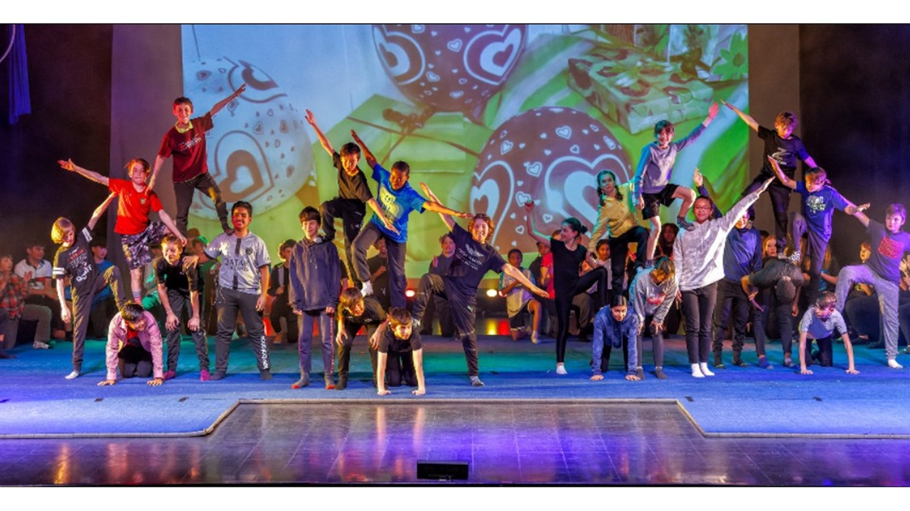 Festi-cirque: au tour des élèves de l'école Notre-Dame-de-Lorette de s'envoyer en l'air