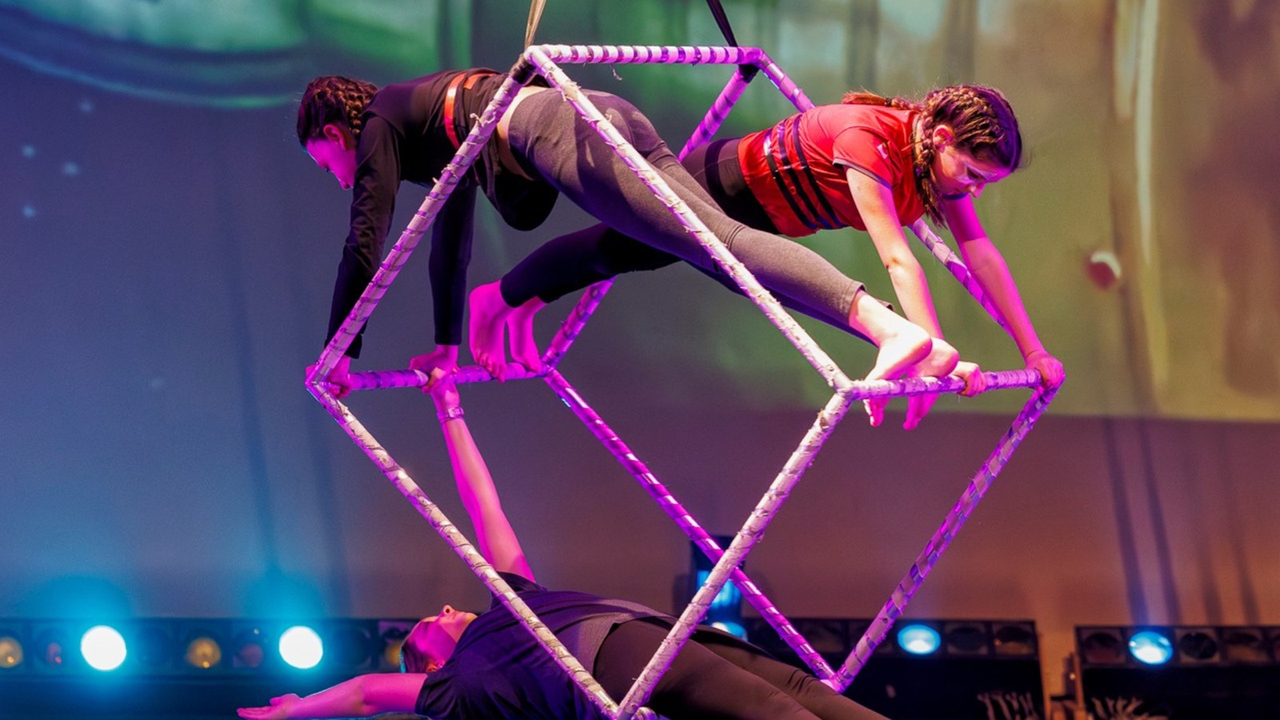 Festi-Cirque: un spectacle rythmé pour les élèves de l'école primaire des Étriers