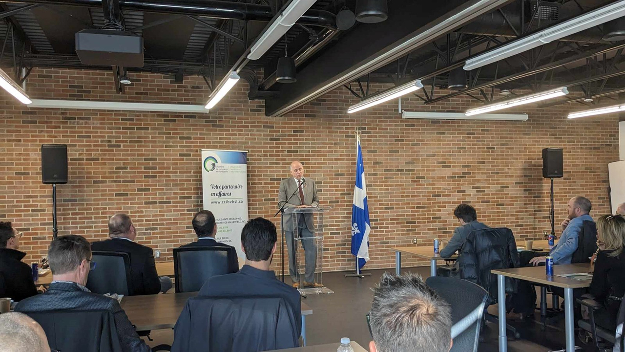 Pierre Fitzgibbon de passage à Beauharnois pour jaser hydroélectricité