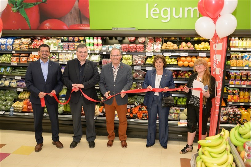 Le supermarché IGA Extra Famille Viau redonne au suivant après avoir remporté un prix