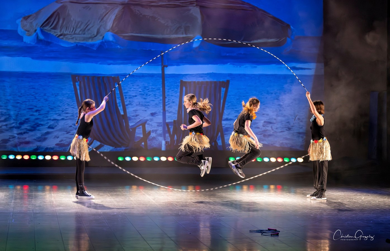 Un 6e spectacle du Festi-Cirque rythmé et coloré présenté par l'école des Étriers