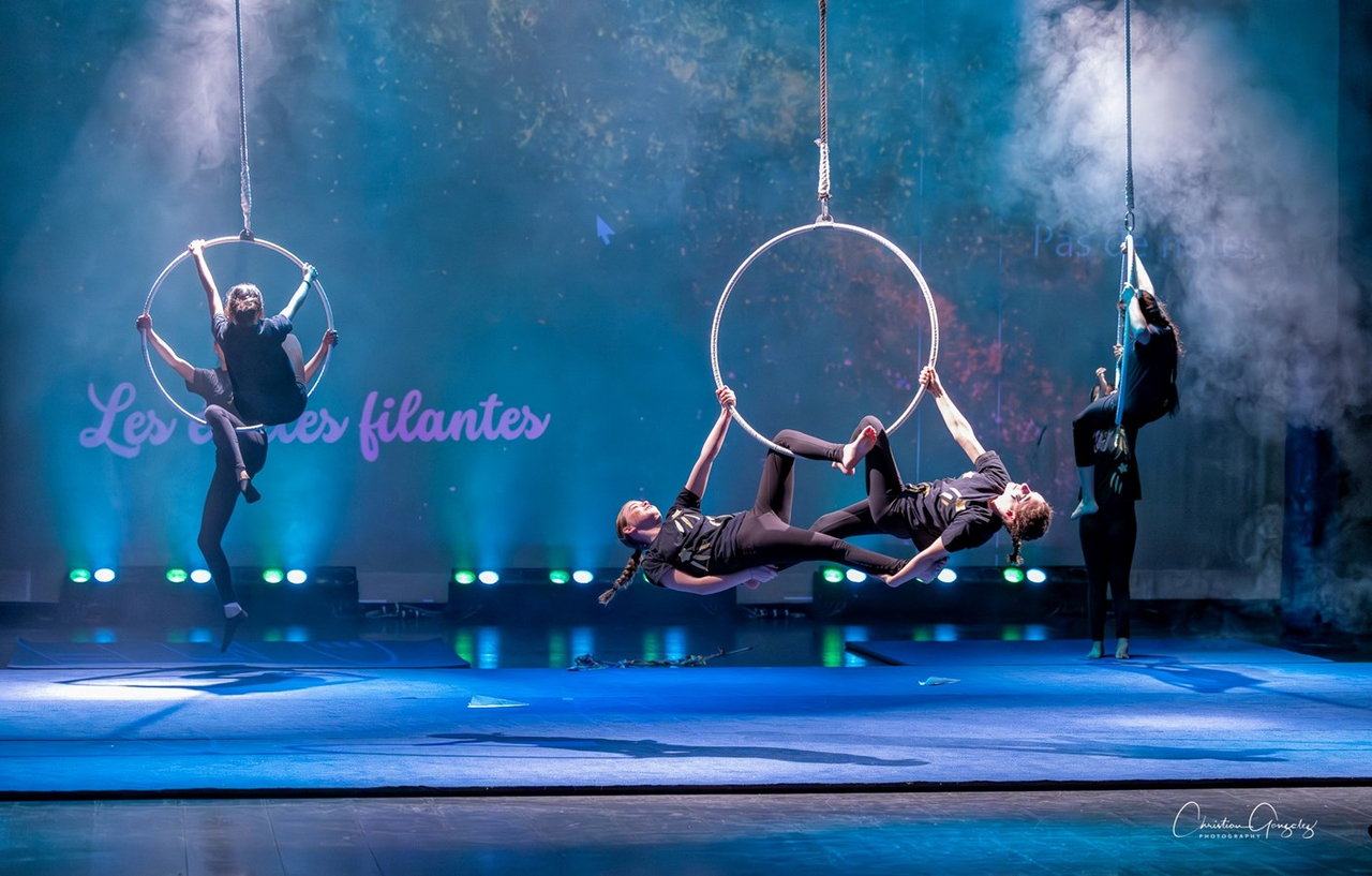 Un 6e spectacle du Festi-Cirque rythmé et coloré présenté par l'école des Étriers