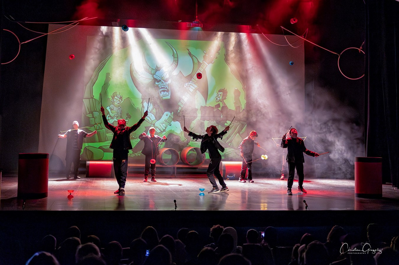 Un 6e spectacle du Festi-Cirque rythmé et coloré présenté par l'école des Étriers
