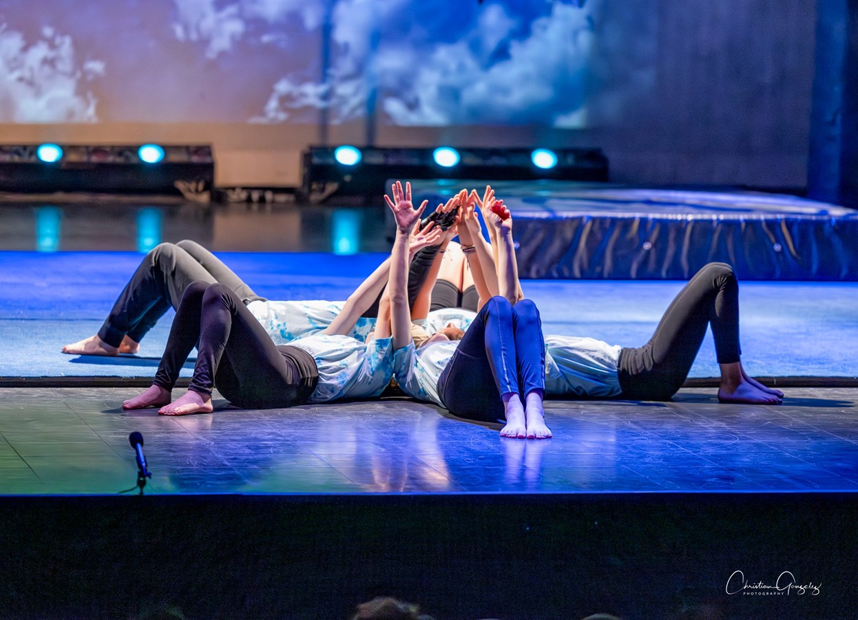 Un 6e spectacle du Festi-Cirque rythmé et coloré présenté par l'école des Étriers