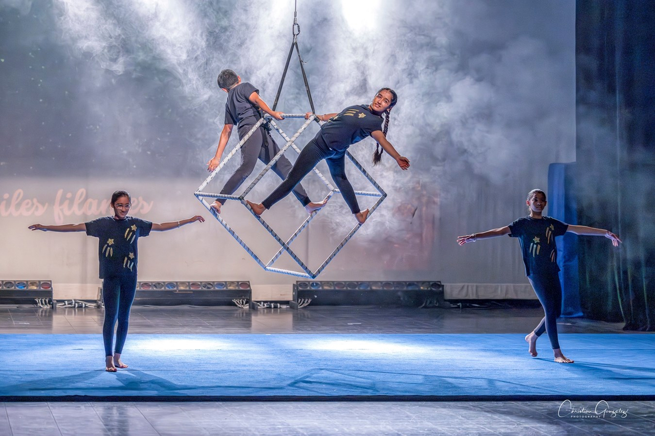 Un 6e spectacle du Festi-Cirque rythmé et coloré présenté par l'école des Étriers
