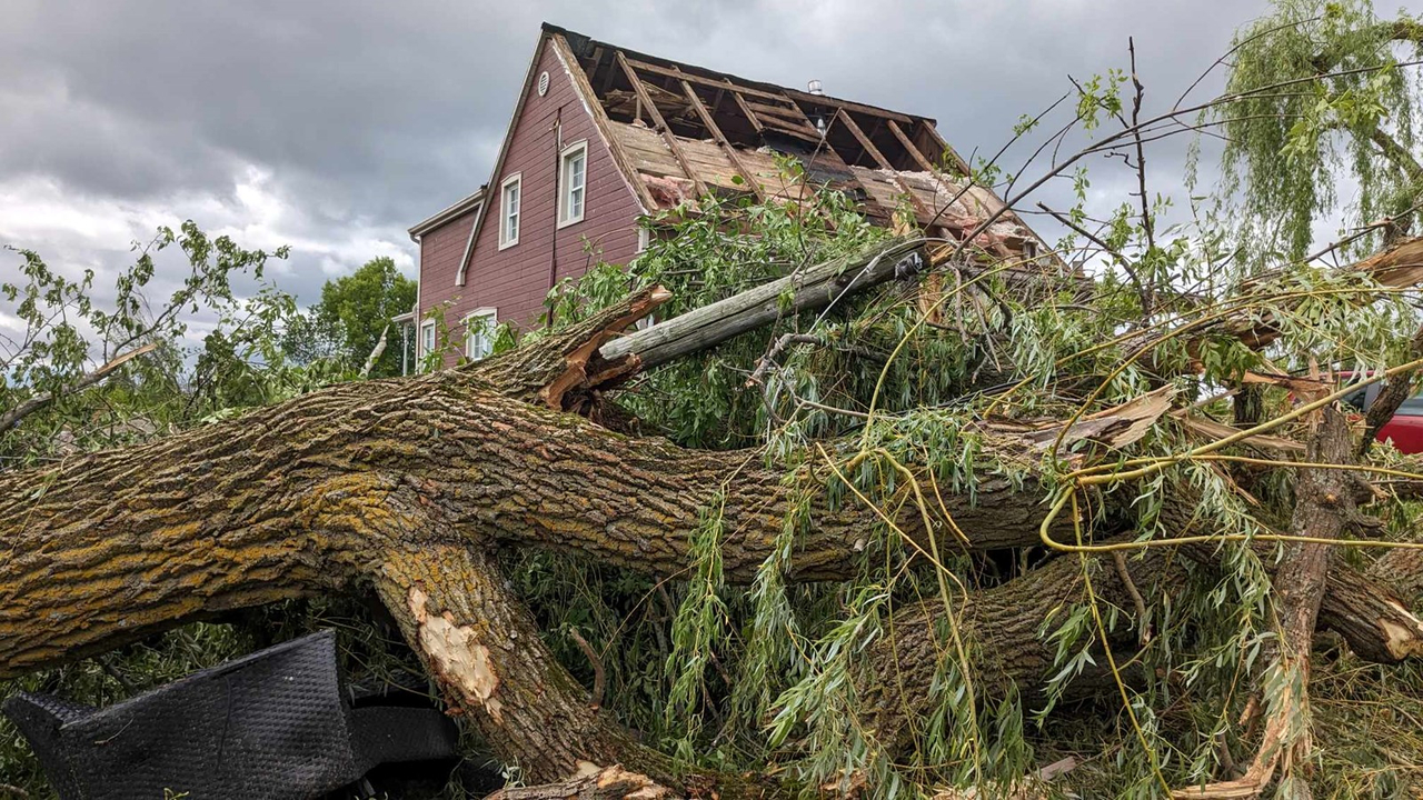 En images : un paysage désolant au lendemain de la tornade
