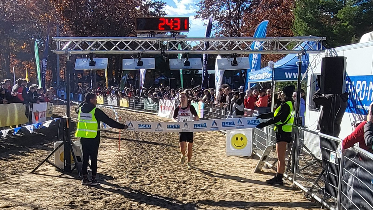 Chez les hommes, c'est Philippe Morneau-Cartier Laval/ C.A. Université Laval qui a remporté la course de 8 km après avoir réalisé un temps de 4.28,4 secondes 