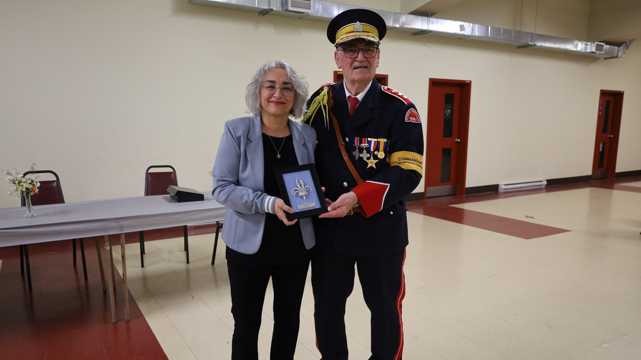 Mr. Prégent was also presented with a bronze lily by Claude DeBellefeuille, Member of Parliament for Salaberry-Suroît, on November 30 at a Garde Champlain dinner 