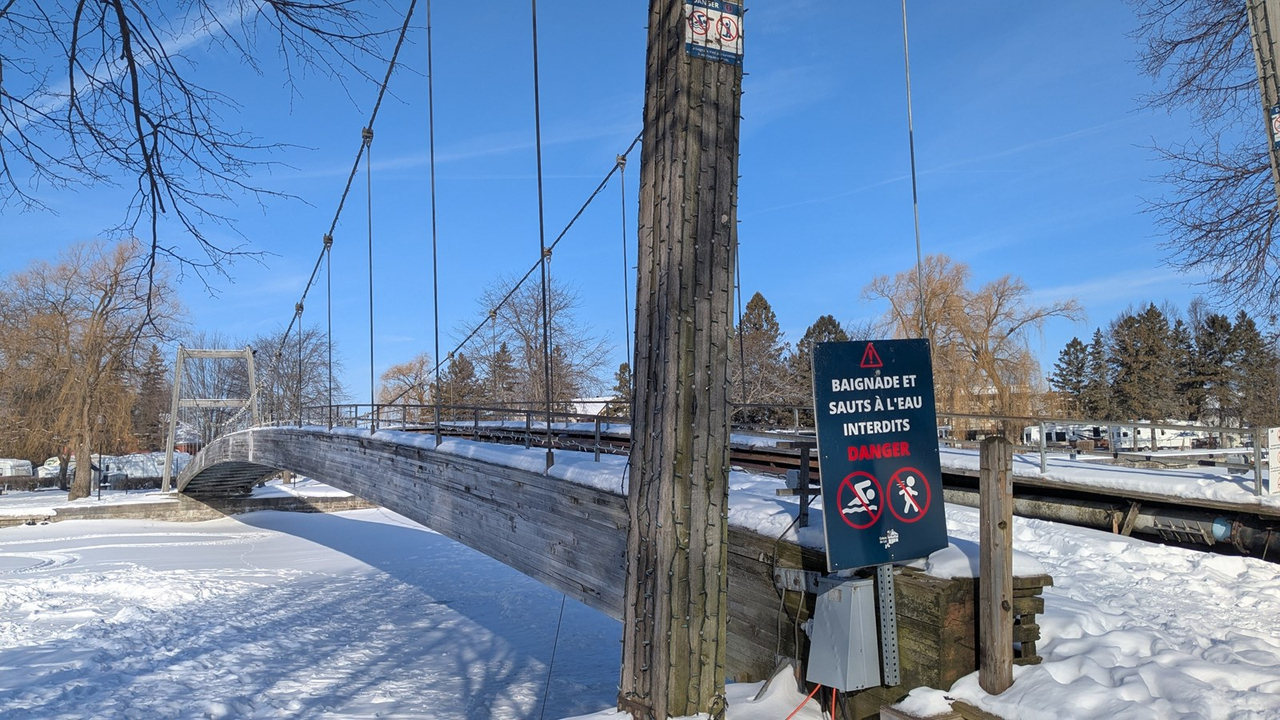 Le pont piéton du parc Thomas-Monroe sera finalement réparé