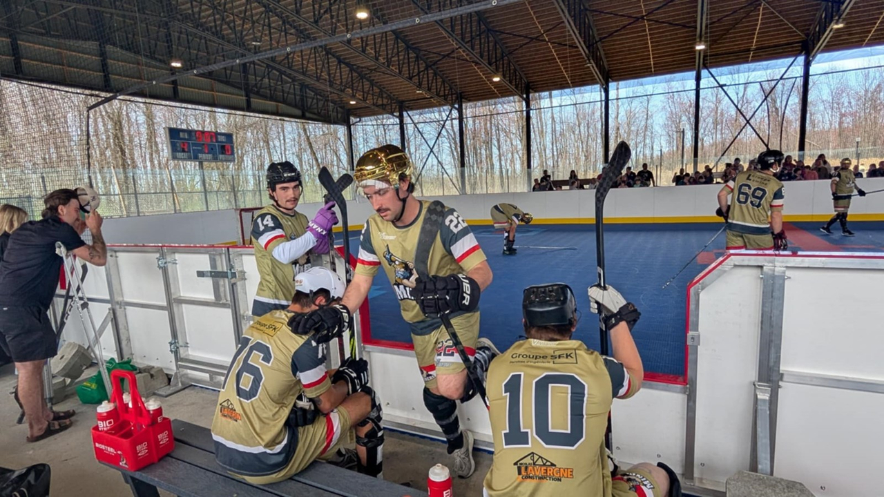 Saint-Zotique : inauguration de la nouvelle plateforme de Dek Hockey
