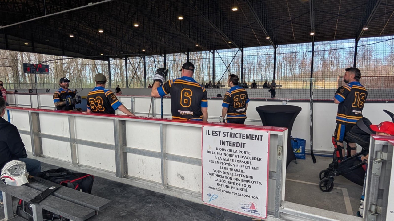 Saint-Zotique : inauguration de la nouvelle plateforme de Dek Hockey