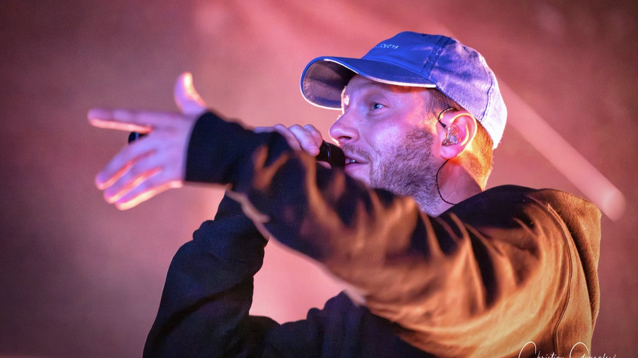 Le vendredi en soirée, la scène a appartenu au rappeur Loud, figure majeure du rap québécois, qui est monté sur scène pour présenter un tout nouveau spectacle énergique, porté par ses classiques et de nouvelles pièces, dans une mise en scène renouvelée