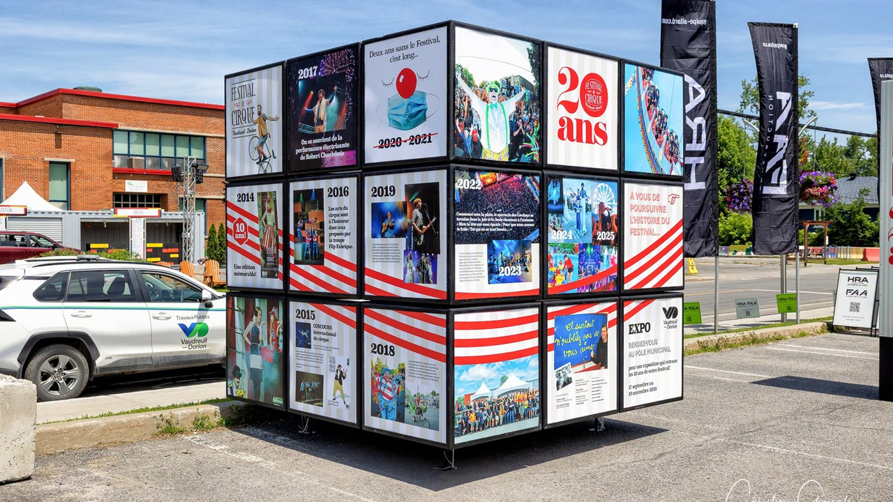Un cube formé avec certains clichés immortalisés depuis 2006 était visible sur le site cette année